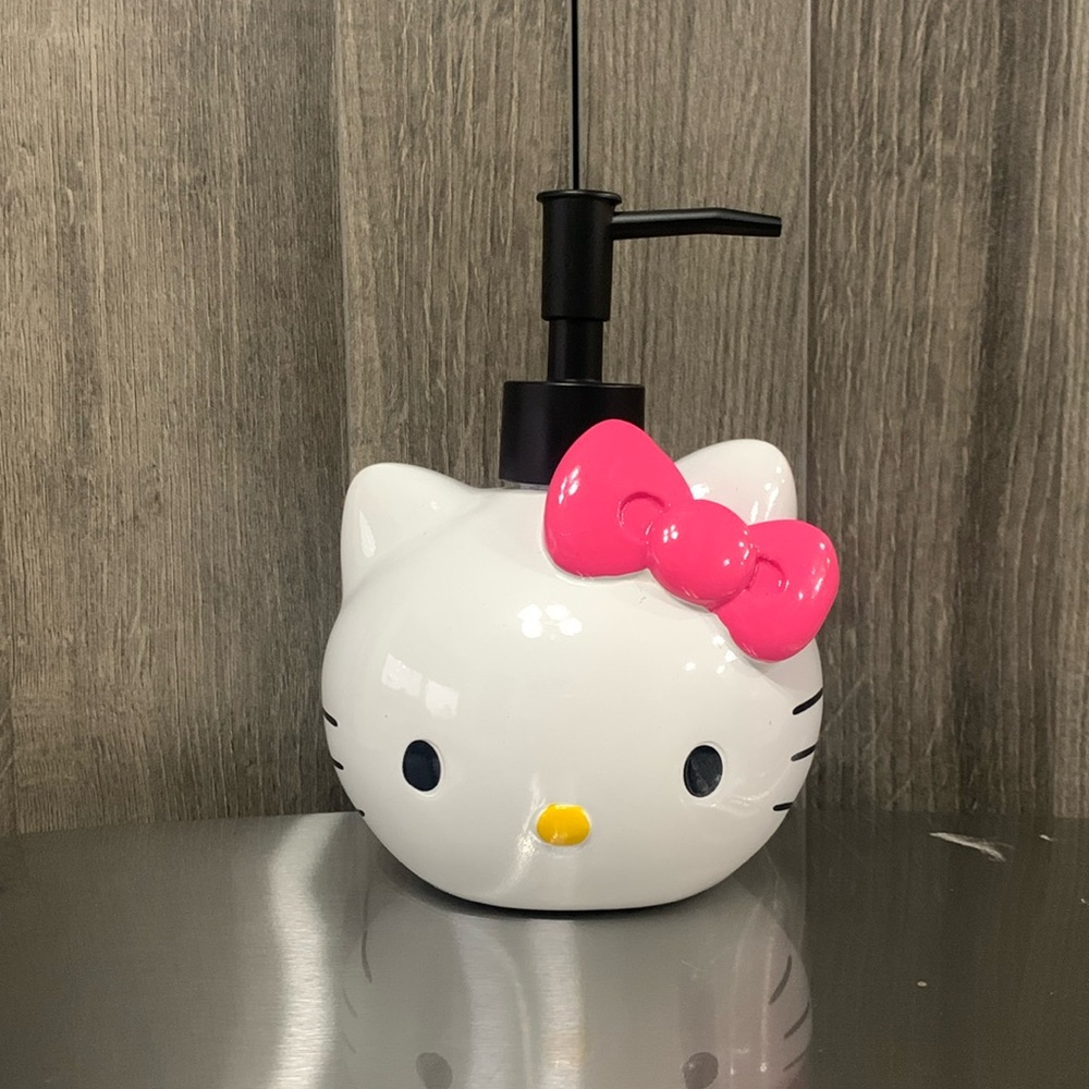 New Hello Kitty Head Bright Pink Bow Lotion Soap Dispenser Pump By Sanrio